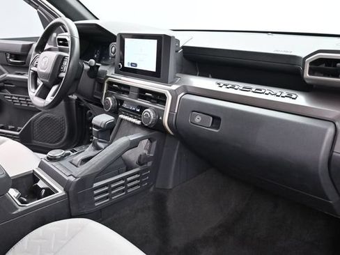 Used 2025 Toyota Tacoma SR5 AWD/4WD image 35