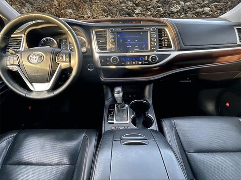 Used 2015 Toyota Highlander Limited image 13