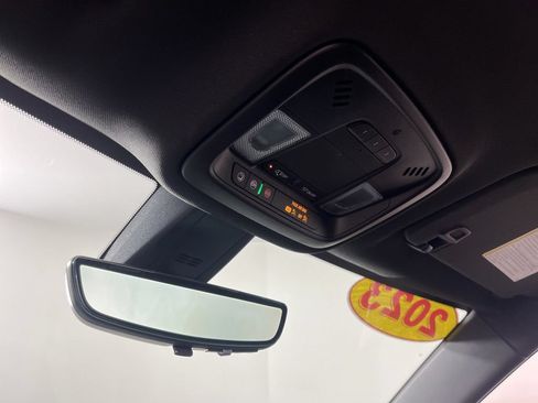 Used 2023 Chevrolet Traverse LT w/ Rear Camera Mirror Package AWD/4WD image 27