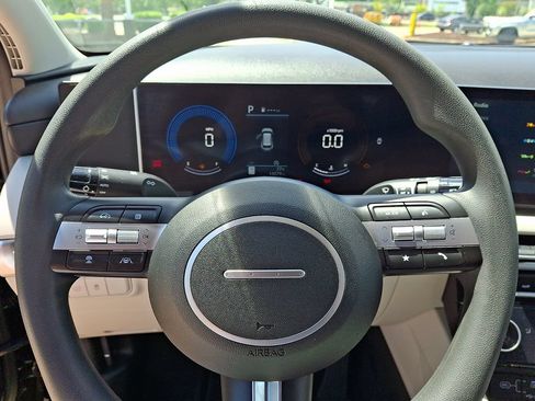 Used 2025 Hyundai Tucson SEL FWD image 19