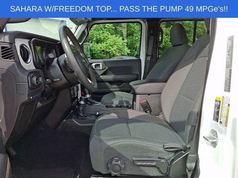 Used 2024 Jeep Wrangler Unlimited Sahara AWD/4WD image 12