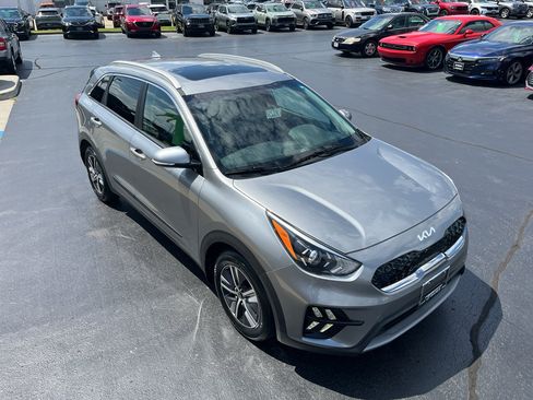 Used 2022 Kia Niro EX Premium FWD image 7