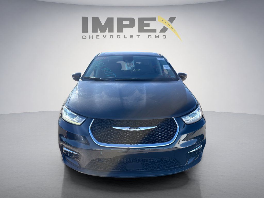 Used 2023 Chrysler Pacifica Touring-L FWD image 8