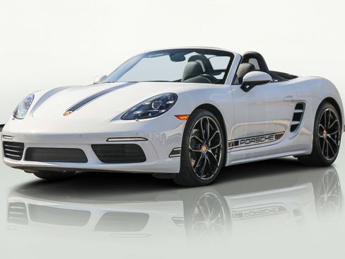 Used 2024 Porsche 718 Boxster image 3