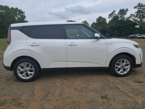 Certified 2023 Kia Soul LX w/ LX Technology Package FWD image 7