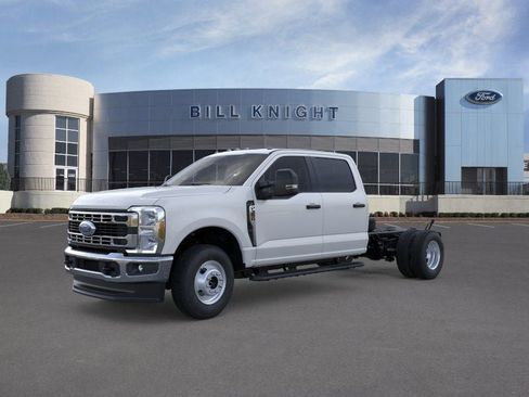 New 2026 Ford F350 XL w/ XL Chrome Package AWD/4WD image 2