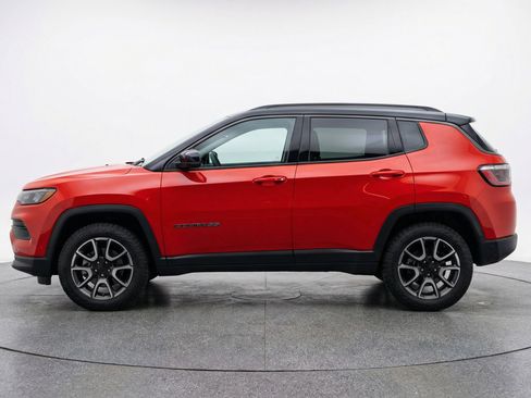 Used 2025 Jeep Compass Trailhawk AWD/4WD image 5