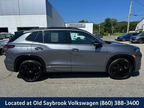 Certified 2025 Volkswagen Tiguan SE R-Line AWD/4WD image 4