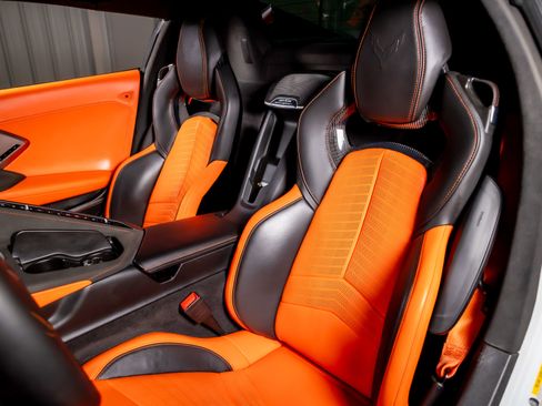 Used 2025 Chevrolet Corvette Stingray Premium Conv w/ Z51 Performance Package RWD image 4