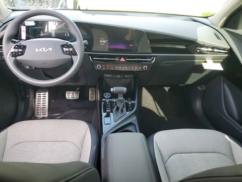 New 2025 Kia Niro SX Touring image 11
