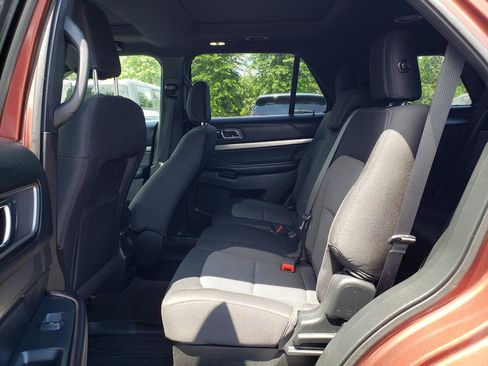 Used 2018 Ford Explorer XLT w/ Equipment Group 201A AWD/4WD image 11