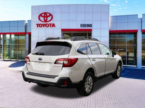 Used 2019 Subaru Outback 2.5i Premium AWD/4WD image 3