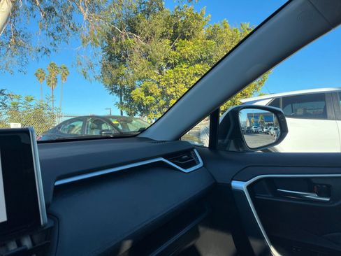 Used 2025 Toyota RAV4 XLE image 37