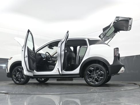 Certified 2025 Nissan Kicks SR FWD image 41