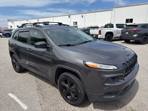 Used 2017 Jeep Cherokee Sport FWD image 1
