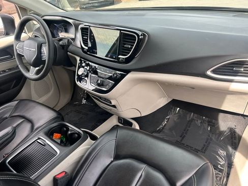 Used 2023 Chrysler Pacifica Touring-L FWD image 36
