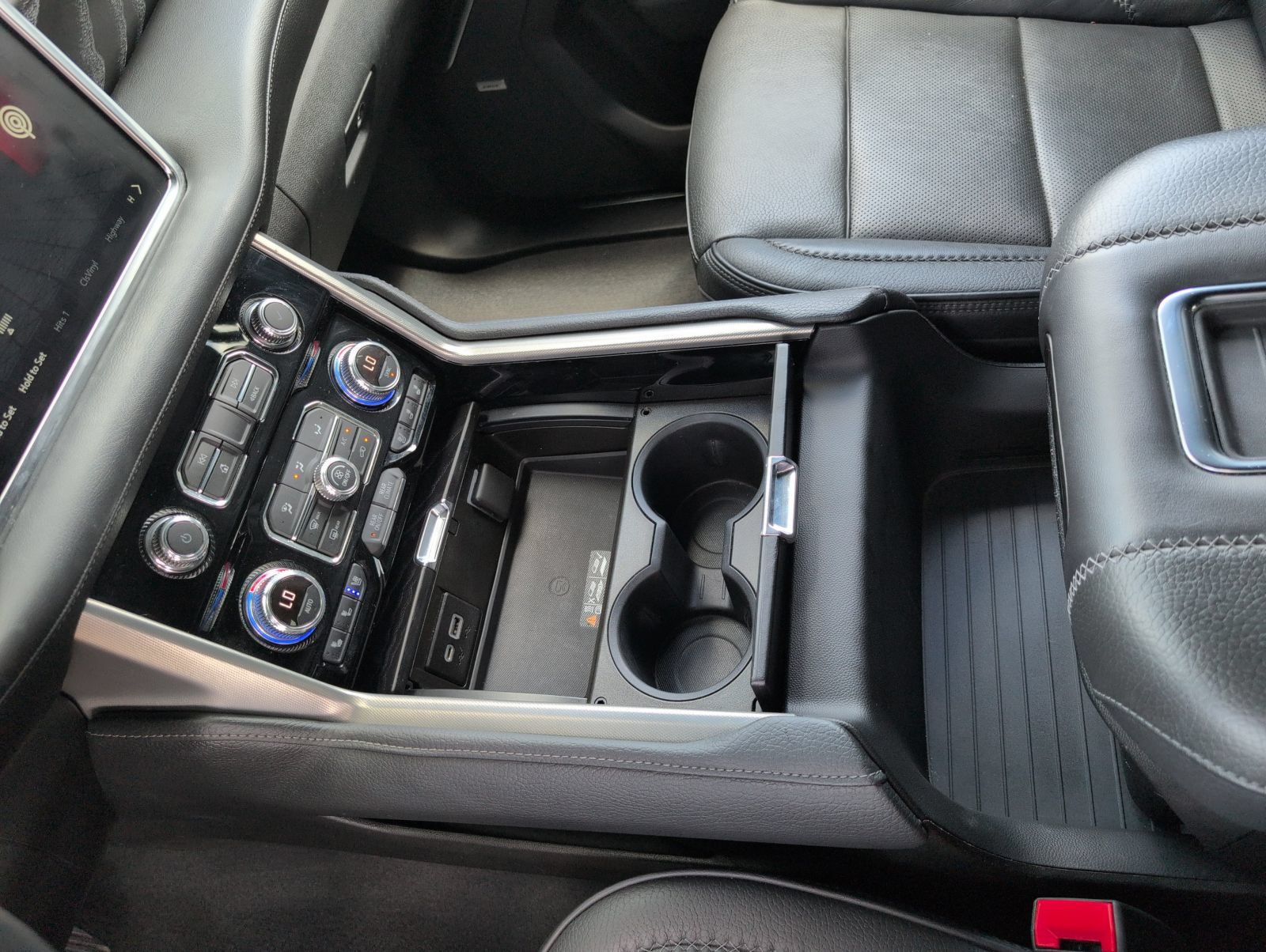 Used 2022 GMC Yukon Denali AWD/4WD image 15