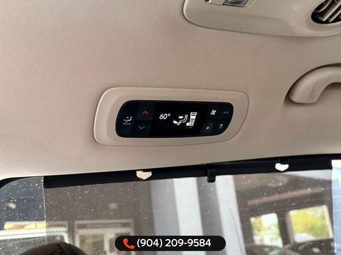 Used 2019 Chrysler Pacifica Touring-L image 17