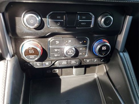 Used 2022 GMC Yukon SLT w/ SLT Premium Package image 22