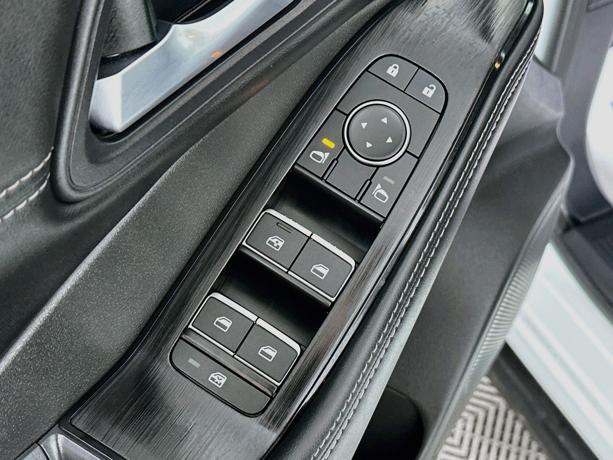 Used 2023 Nissan Rogue SL AWD/4WD image 17