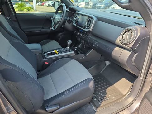 Used 2021 Toyota Tacoma TRD Sport w/ Technology Package RWD image 29