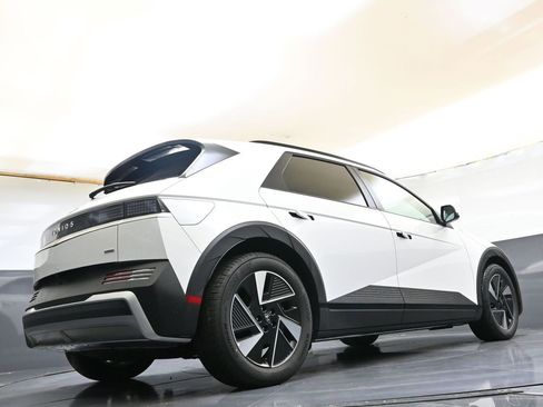 New 2025 Hyundai Ioniq 5 SEL image 40