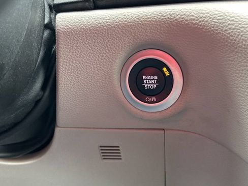 Used 2024 Chrysler Pacifica Touring-L w/ Uconnect Theater Family Group FWD image 47