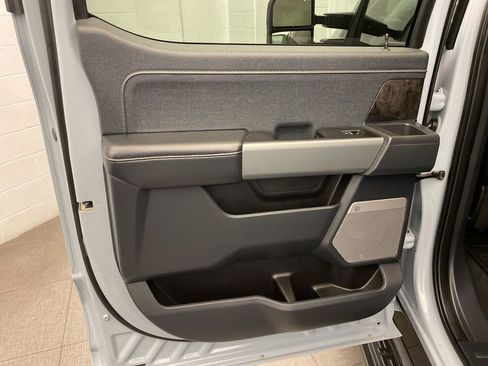 Used 2024 Ford F250 Lariat w/ Black Appearance Package image 24