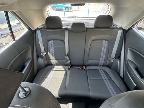 Used 2025 Hyundai Venue SEL FWD image 38