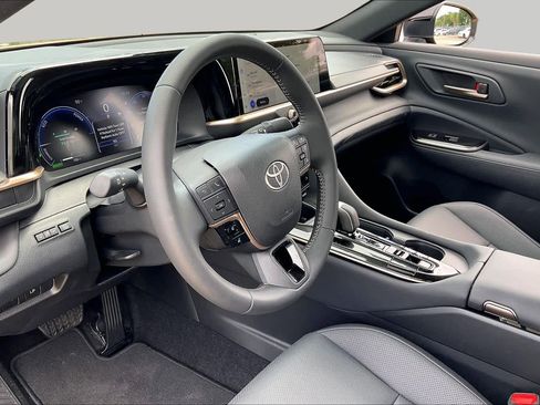 Used 2026 Toyota Crown AWD/4WD image 18