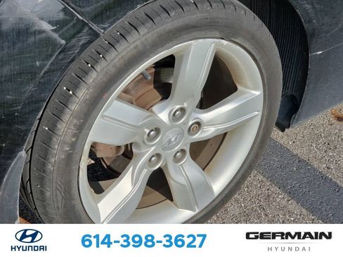 Used 2013 Hyundai Veloster FWD image 12
