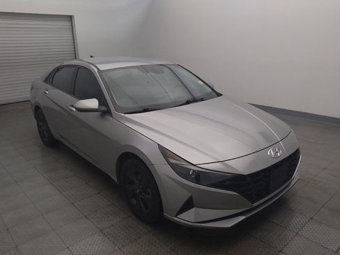 Used 2022 Hyundai Elantra SEL w/ Convenience Package FWD image 13