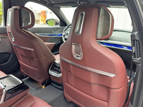 Used 2023 BMW i7 xDrive60 AWD/4WD image 44