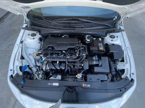 Used 2025 Hyundai Elantra Limited image 34