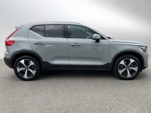 Certified 2025 Volvo XC40 B5 Plus AWD/4WD image 3