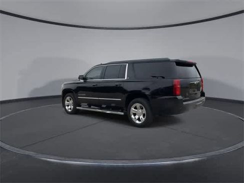 Used 2017 Chevrolet Suburban LT w/ LT Signature Package image 6