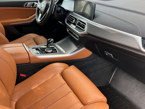 Used 2022 BMW X5 xDrive40i w/ Parking Assistance Package image 17