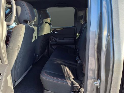 Used 2024 Nissan Frontier PRO-4X image 38