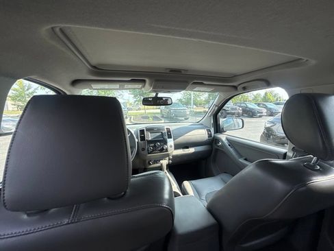Used 2013 Nissan Frontier SL w/ Moonroof Pkg AWD/4WD image 5