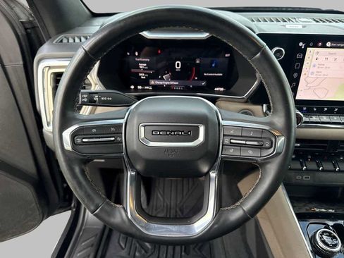 Used 2023 GMC Canyon Denali image 32