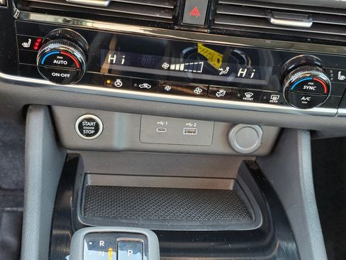 Used 2023 Nissan Rogue SV w/ SV Premium Package image 25