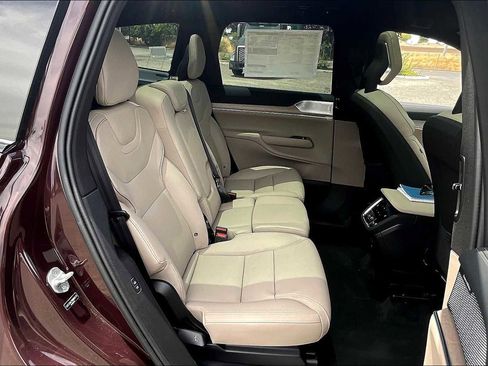 New 2025 Volvo EX90 Ultra image 27