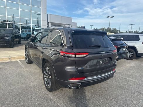 Used 2023 Jeep Grand Cherokee Overland w/ Luxury Tech Group IV AWD/4WD image 9