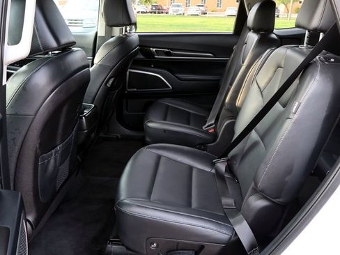 Used 2025 Kia Telluride S AWD/4WD image 28