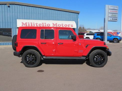 Used 2025 Jeep Wrangler Unlimited Sahara image 1