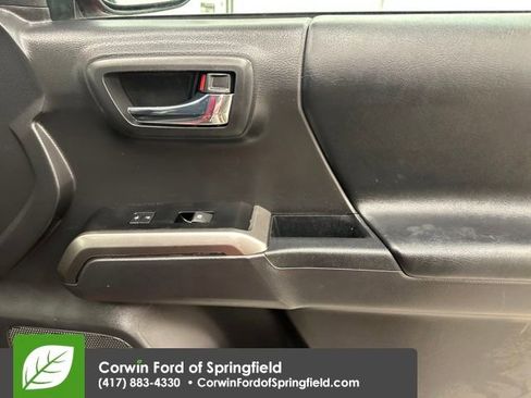 Used 2022 Toyota Tacoma Limited image 12