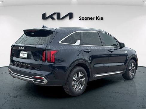 Used 2022 Kia Sorento EX w/ Panoramic Sunroof Package FWD image 6
