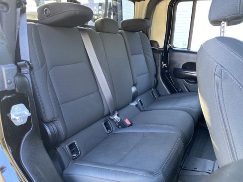 Used 2021 Jeep Gladiator Willys image 11