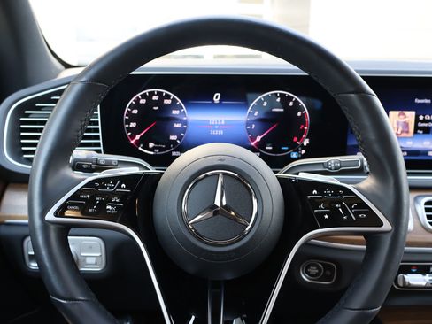 Used 2025 Mercedes-Benz GLE 450 4MATIC image 15
