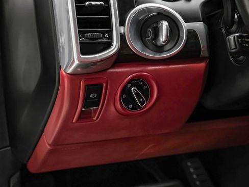 Used 2016 Porsche Cayenne GTS image 39